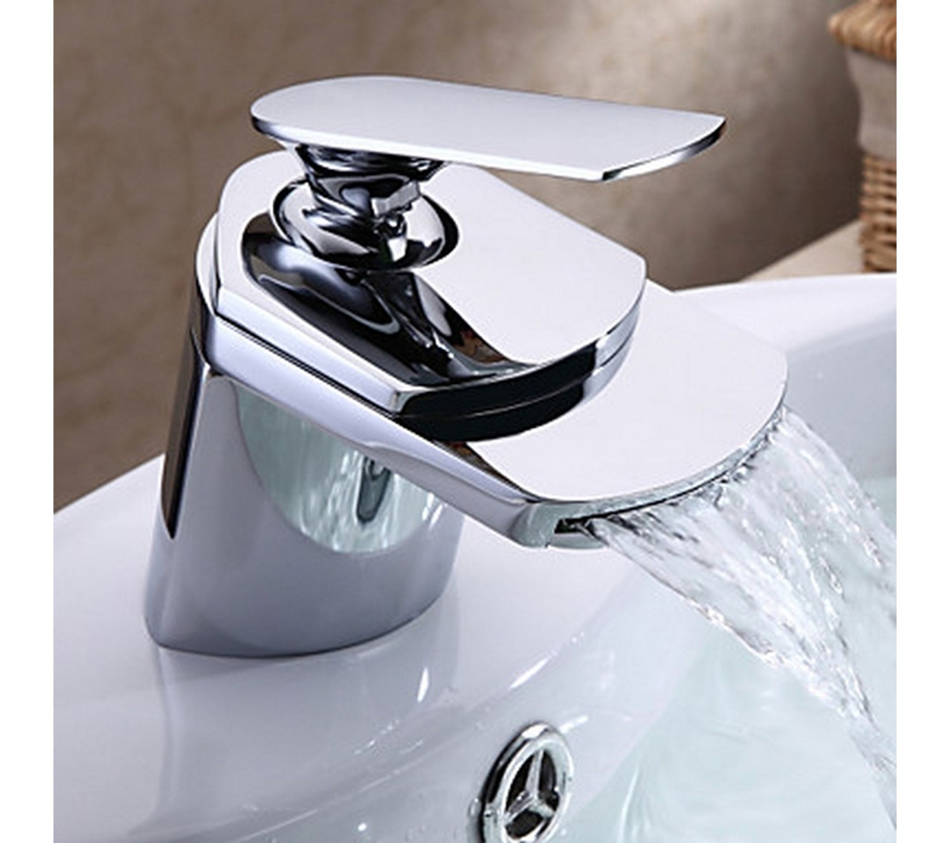 Lavabo Design Contemporain Cascade, Bec (finition Chromée) Toute l'offre salle Lavabo Design Contemporain Cascade, Bec (finition Chromée) Toute l'offre salle
