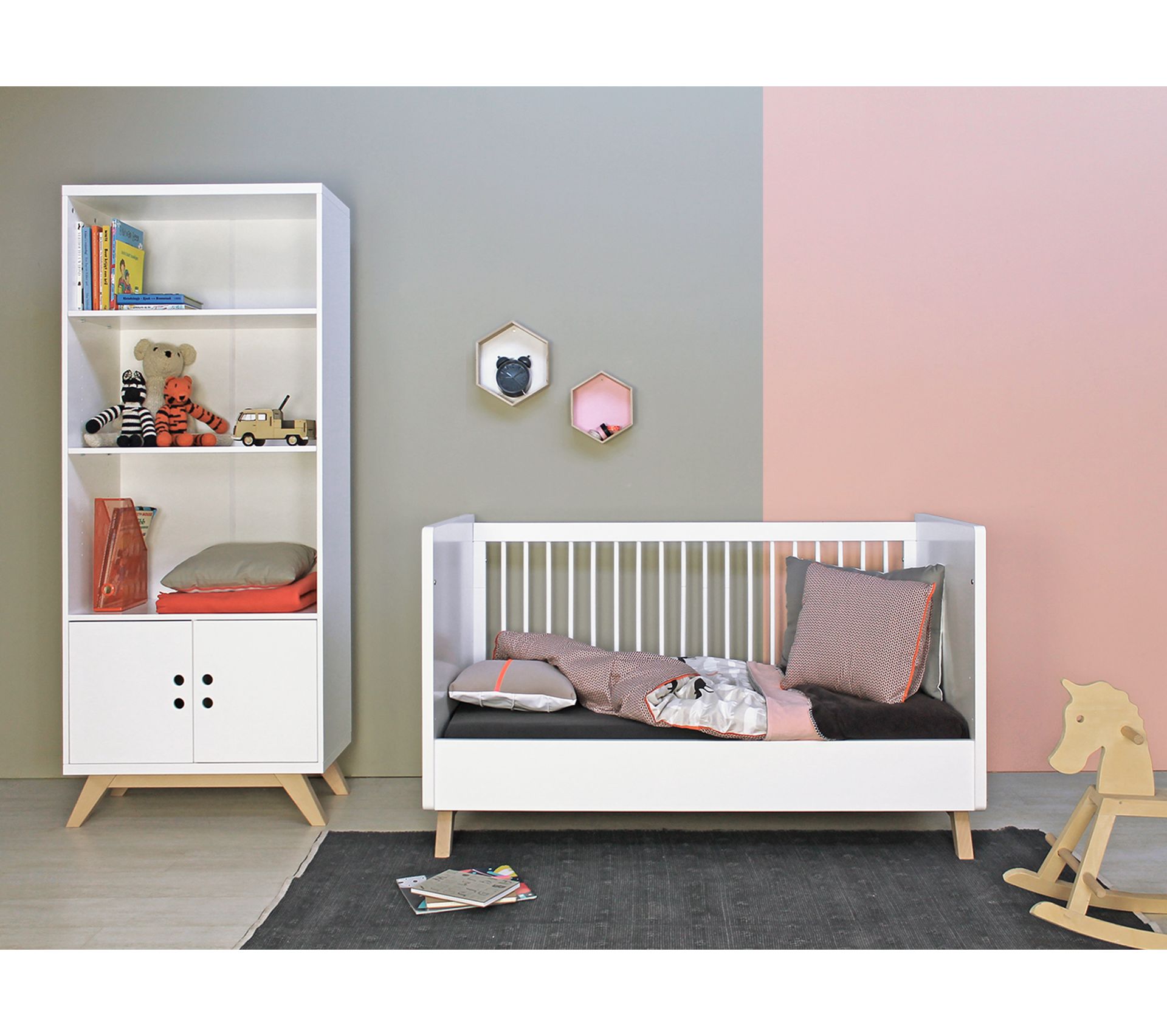 Lit Bébé Évolutif MATTI 120x60 Cm - Bois De Hêtre, Sommier Réglable 5 Positions, Blanc/Bois, Normes UE